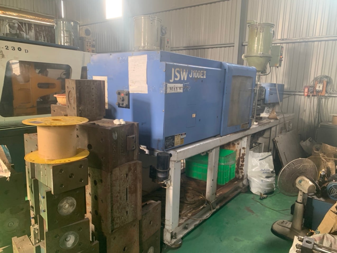 Robotic injection molding machine 3.jpg